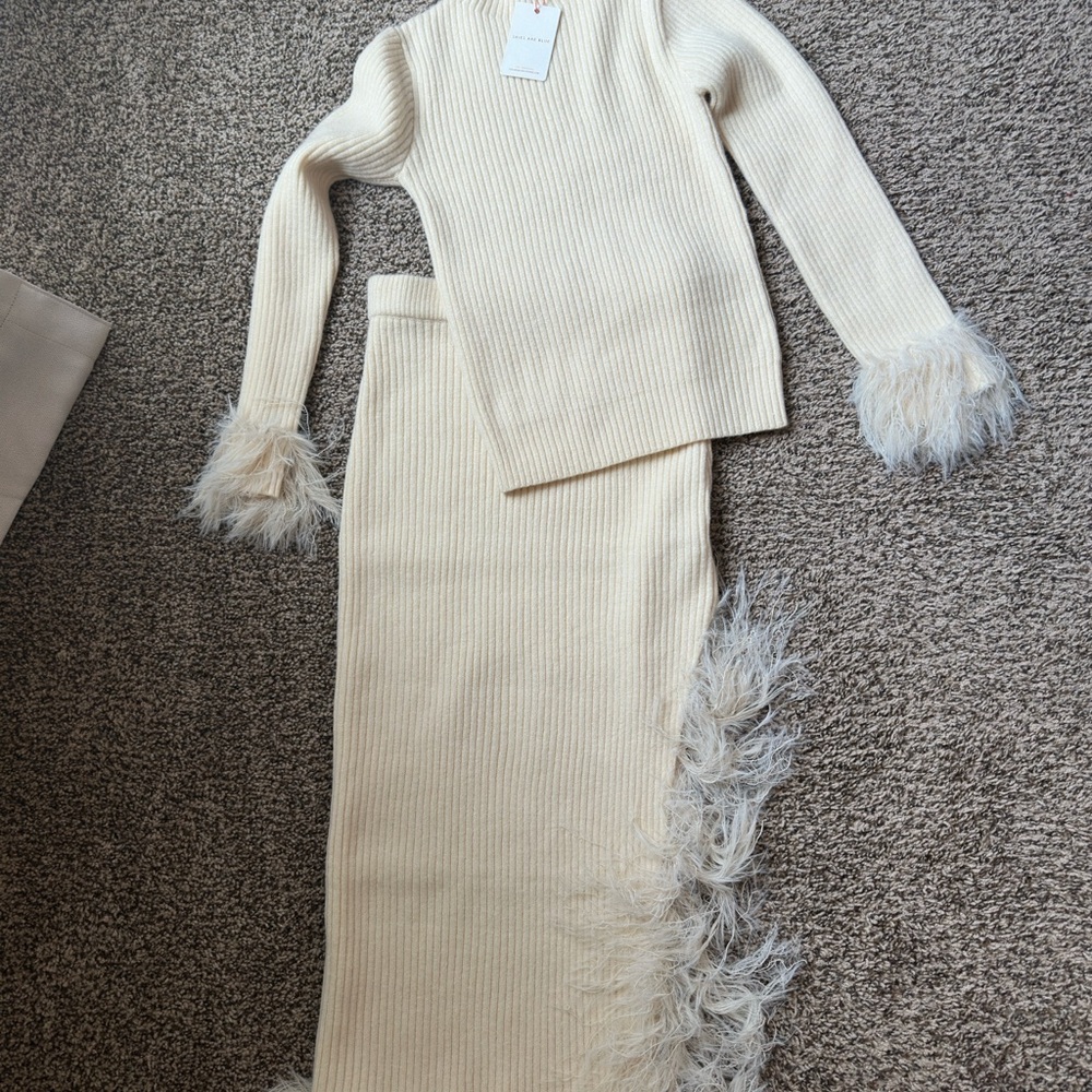 Elegant Beige Sweater and skirt set
